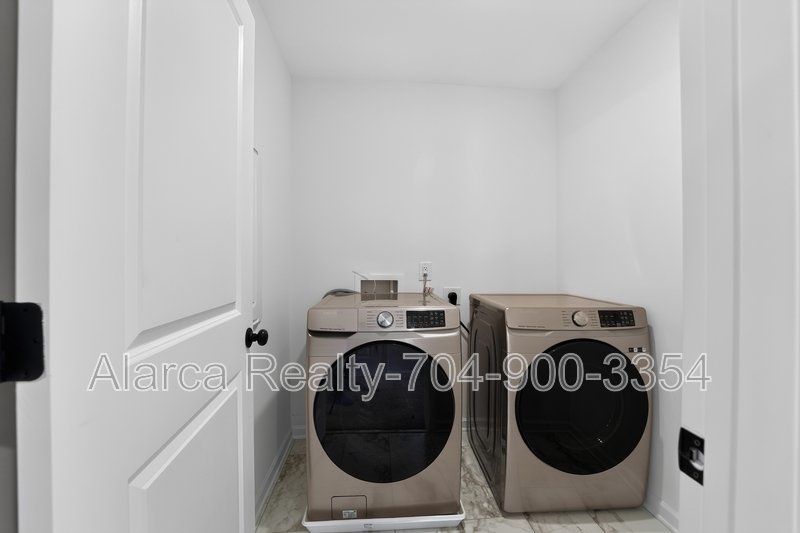 For Rent: 230 Quinn Rd # 21 Matthews NC 28104 property image