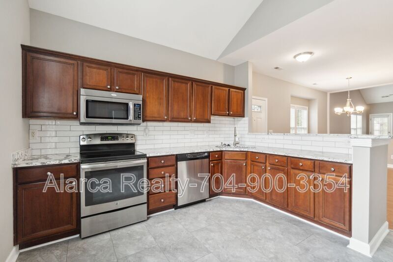 For Rent: 4218 Amherst Villa Ct Charlotte NC 28273 property image