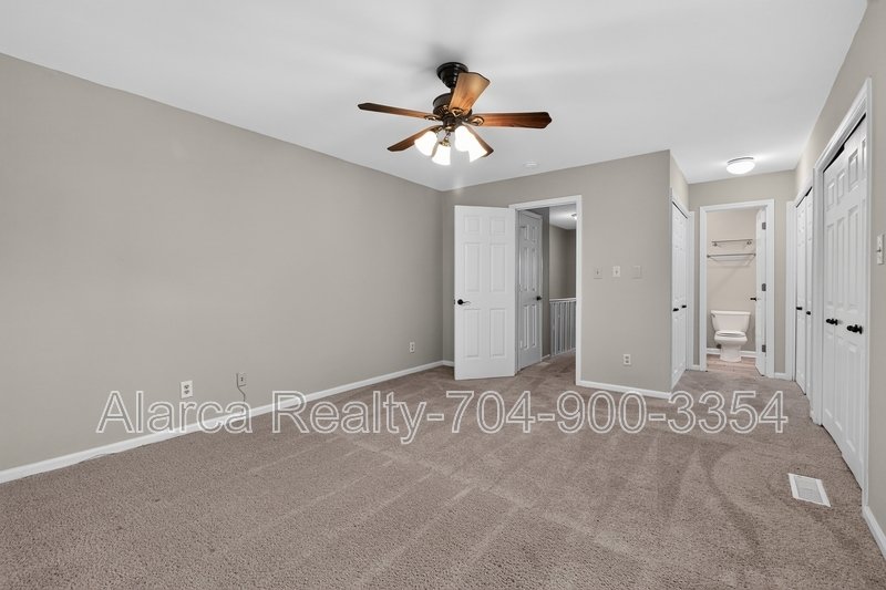 For Rent: 333 Circle Ave #R Charlotte NC 28207 property image