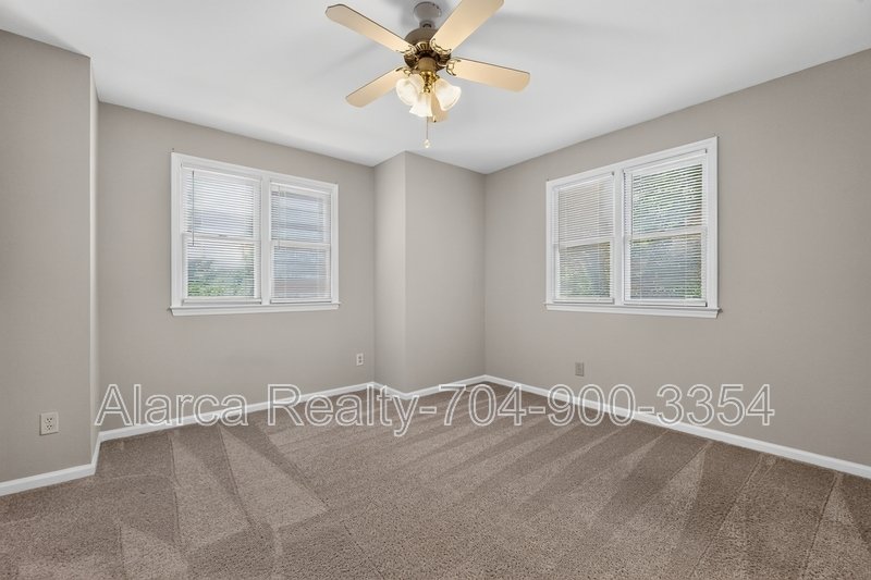 For Rent: 333 Circle Ave #R Charlotte NC 28207 property image