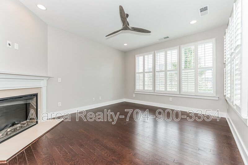 For Rent: 3246 Moss Ln Charlotte NC 28206 property image