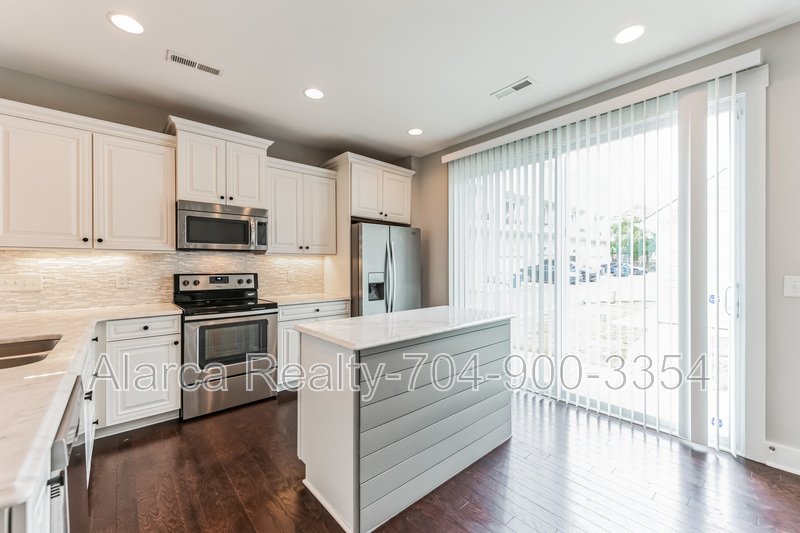 For Rent: 3246 Moss Ln Charlotte NC 28206 property image