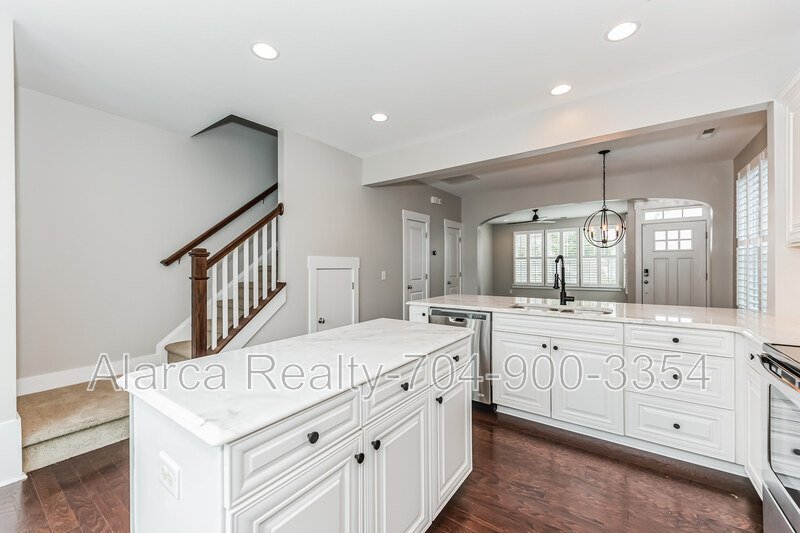 For Rent: 3246 Moss Ln Charlotte NC 28206 property image