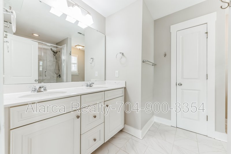For Rent: 3246 Moss Ln Charlotte NC 28206 property image