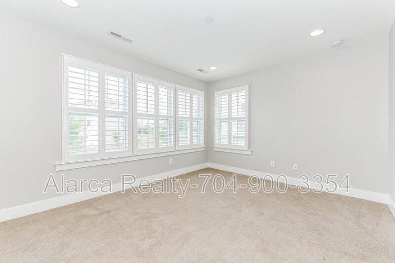 For Rent: 3246 Moss Ln Charlotte NC 28206 property image