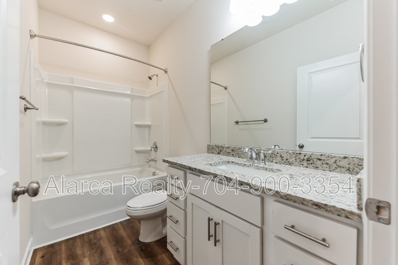 For Rent: 327 W Iredell Ave Mooresville NC 28115 property image