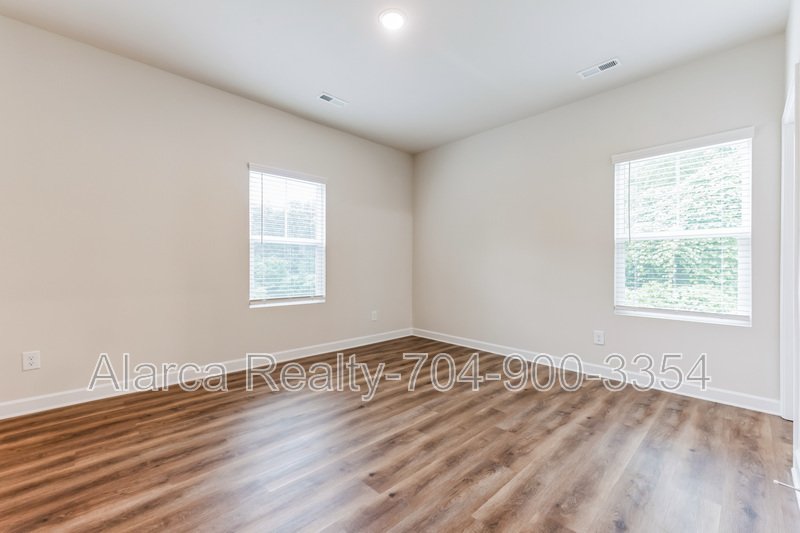 For Rent: 327 W Iredell Ave Mooresville NC 28115 property image