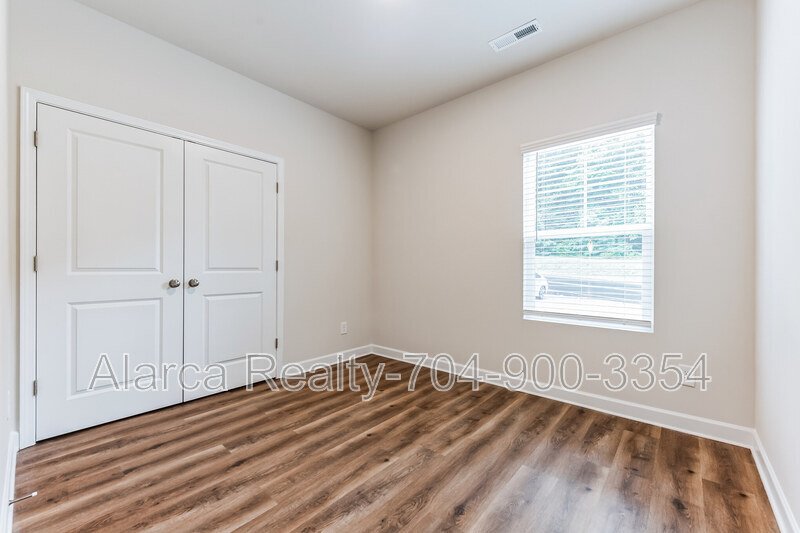 For Rent: 327 W Iredell Ave Mooresville NC 28115 property image