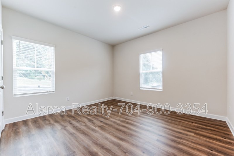 For Rent: 327 W Iredell Ave Mooresville NC 28115 property image