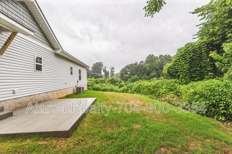 For Rent: 327 W Iredell Ave Mooresville NC 28115 property image