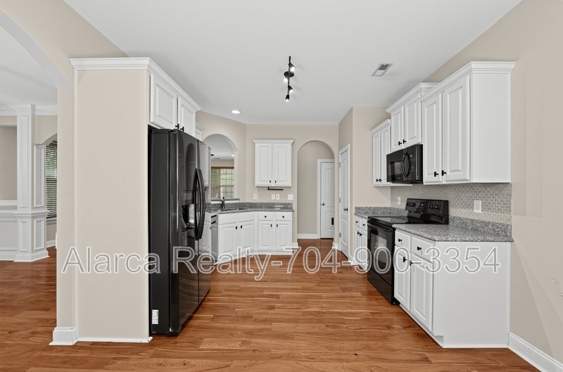 For Rent: 12928 Windy Lea Ln Huntersville NC 28078 property image