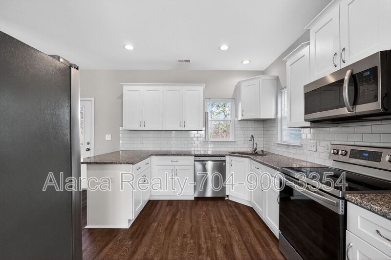 For Rent: 425 Centerfield Dr Charlotte NC 28214 property image