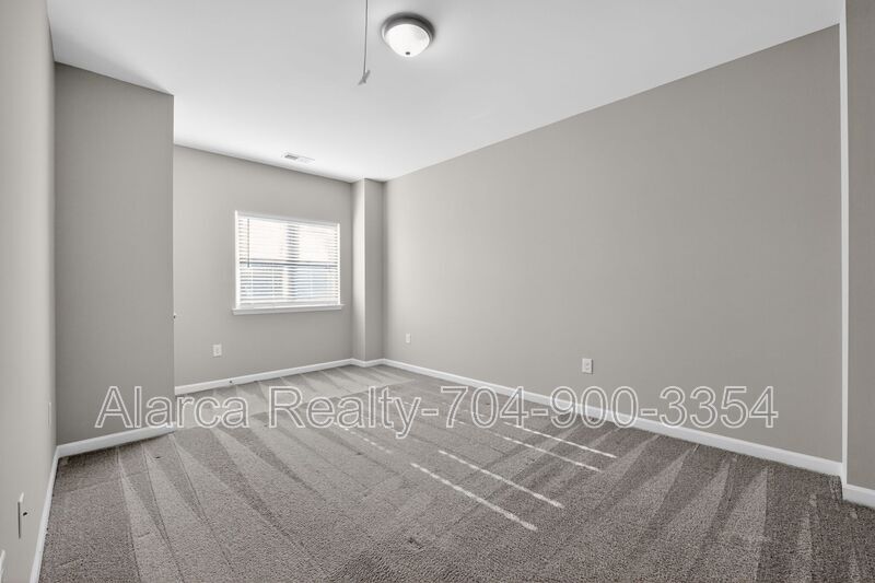 For Rent: 425 Centerfield Dr Charlotte NC 28214 property image