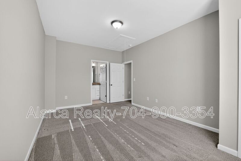 For Rent: 425 Centerfield Dr Charlotte NC 28214 property image