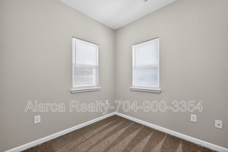 For Rent: 425 Centerfield Dr Charlotte NC 28214 property image