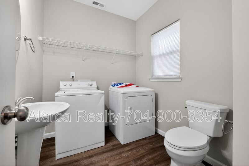 For Rent: 425 Centerfield Dr Charlotte NC 28214 property image