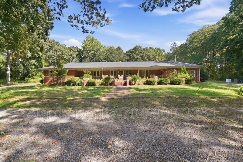 For Rent: 1542 Monument Ave Gastonia NC 28052 property image