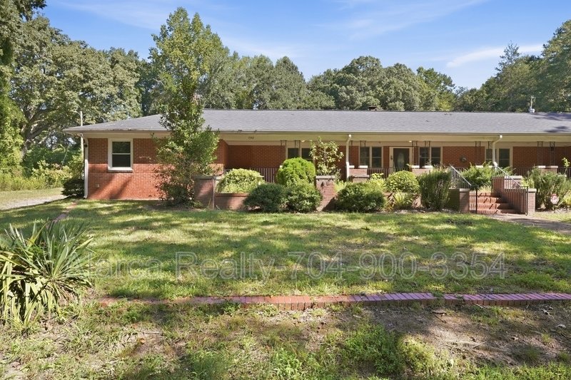For Rent: 1542 Monument Ave Gastonia NC 28052 property image