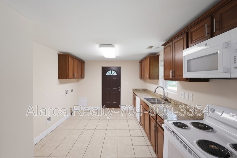 For Rent: 1542 Monument Ave Gastonia NC 28052 property image