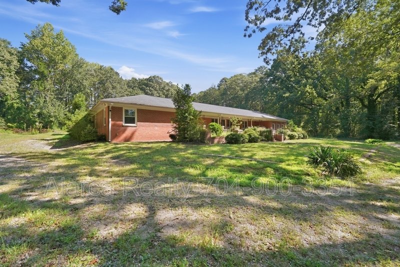 For Rent: 1542 Monument Ave Gastonia NC 28052 property image