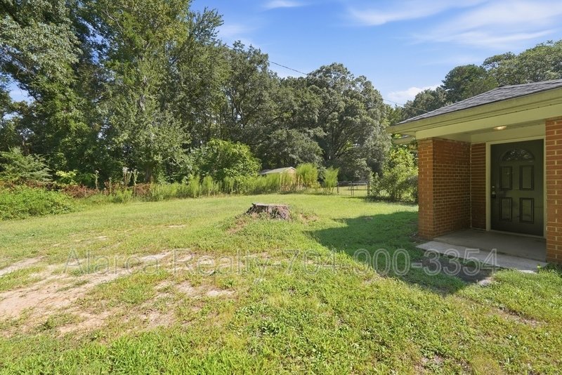 For Rent: 1542 Monument Ave Gastonia NC 28052 property image