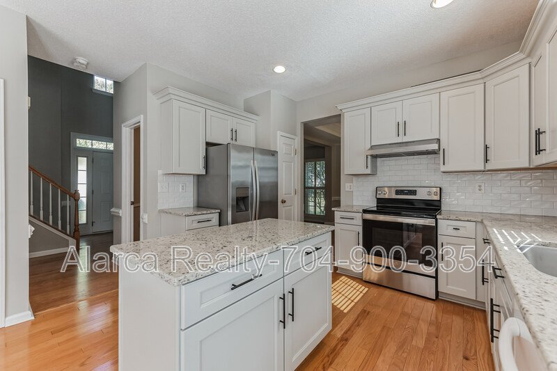For Rent: 9418 Willow Tree Ln Charlotte NC 28277 property image