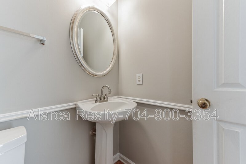 For Rent: 9418 Willow Tree Ln Charlotte NC 28277 property image