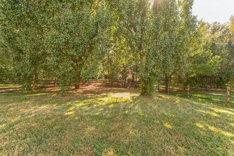 For Rent: 9418 Willow Tree Ln Charlotte NC 28277 property image