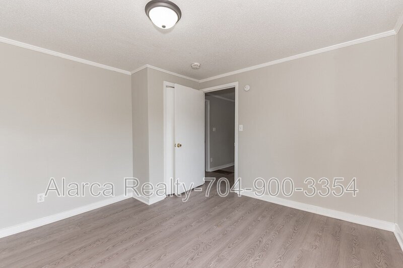 For Rent: 9333 Kendall Dr Charlotte NC 28214 property image