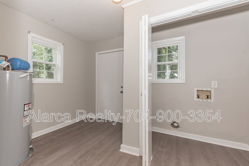 For Rent: 9333 Kendall Dr Charlotte NC 28214 property image