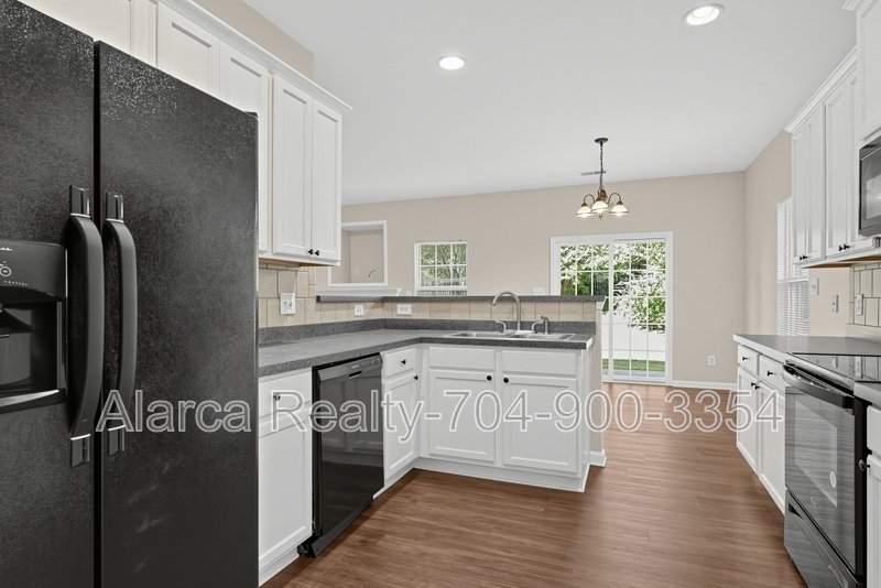 For Rent: 9926 Barrands Ln Charlotte NC 28278 property image