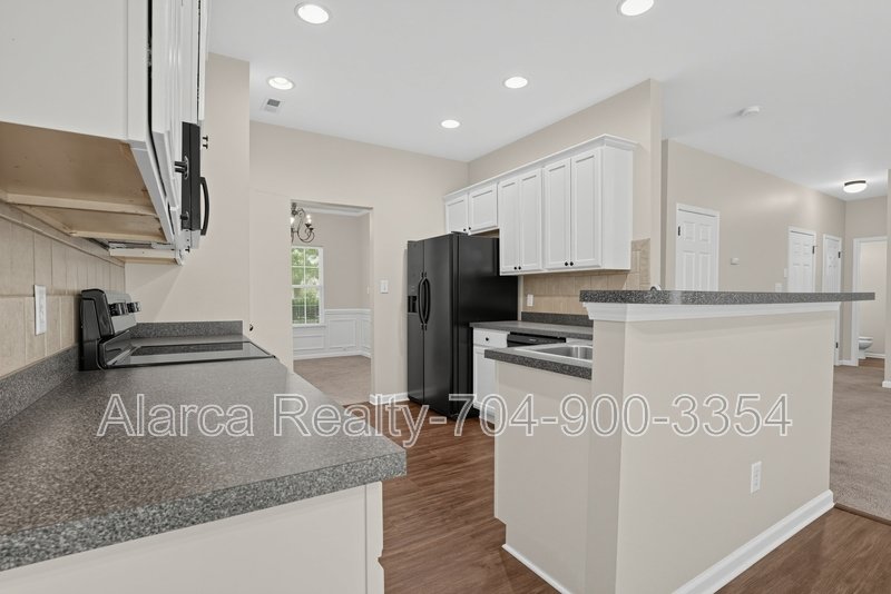 For Rent: 9926 Barrands Ln Charlotte NC 28278 property image