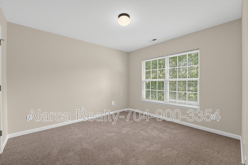 For Rent: 9926 Barrands Ln Charlotte NC 28278 property image