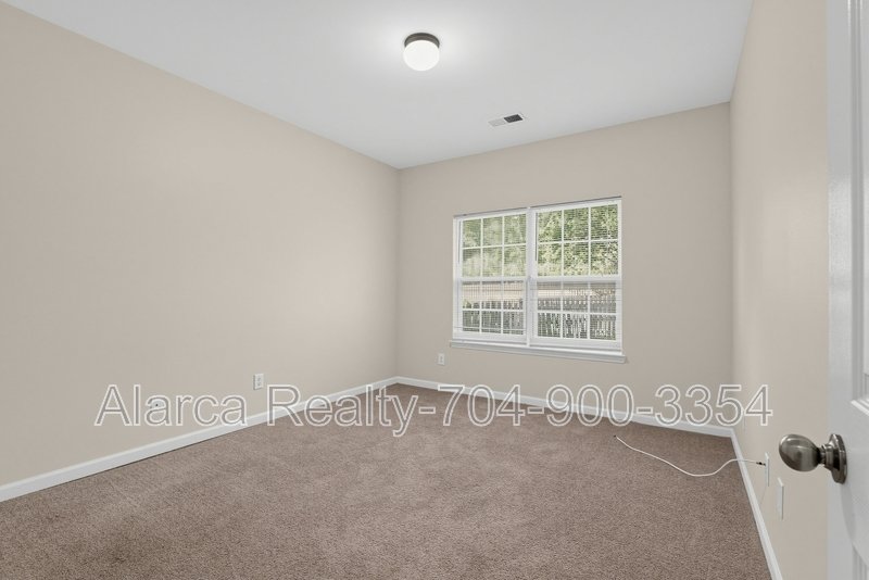 For Rent: 9926 Barrands Ln Charlotte NC 28278 property image