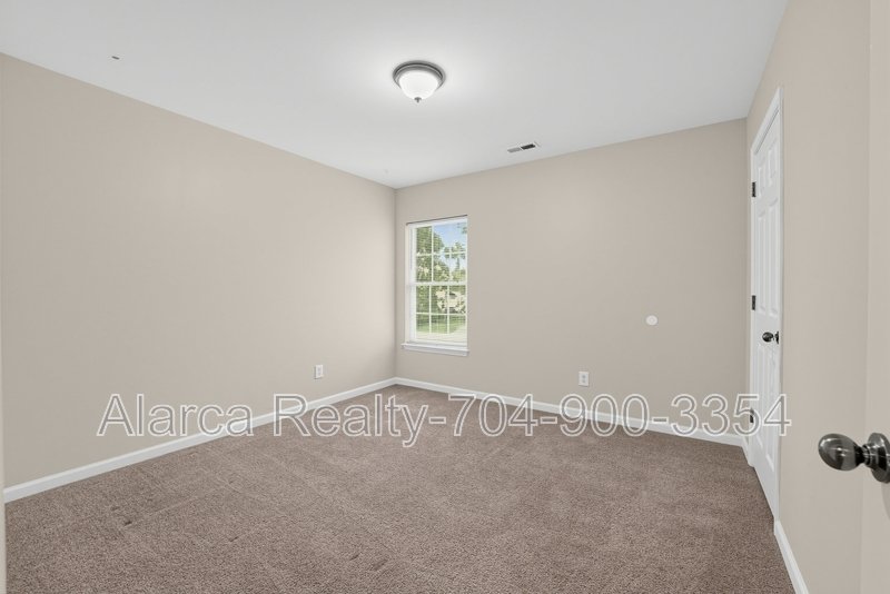 For Rent: 9926 Barrands Ln Charlotte NC 28278 property image