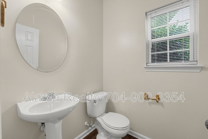 For Rent: 9926 Barrands Ln Charlotte NC 28278 property image