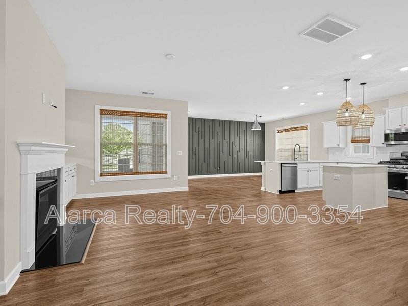 For Rent: 903 Claires Creek Ln Davidson NC 28036 property image