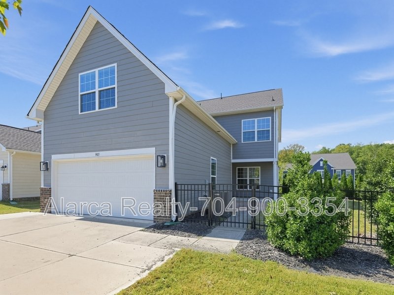 For Rent: 903 Claires Creek Ln Davidson NC 28036 property image