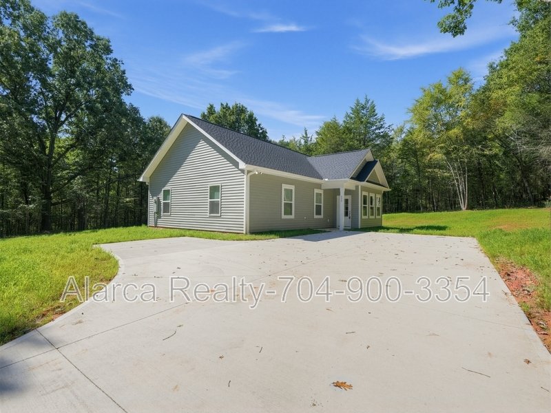 For Rent: 438 Weathers Creek Rd Troutman NC 28166 property image