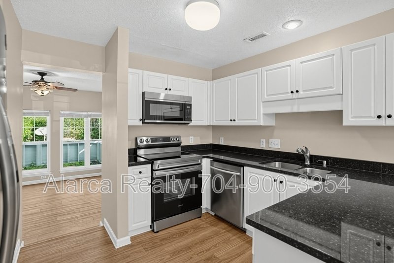 For Rent: 17460 Tuscany Ln Cornelius NC 28031 property image