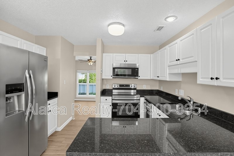 For Rent: 17460 Tuscany Ln Cornelius NC 28031 property image