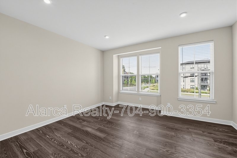 For Rent: 3737 S Tryon St Charlotte NC 28217 property image