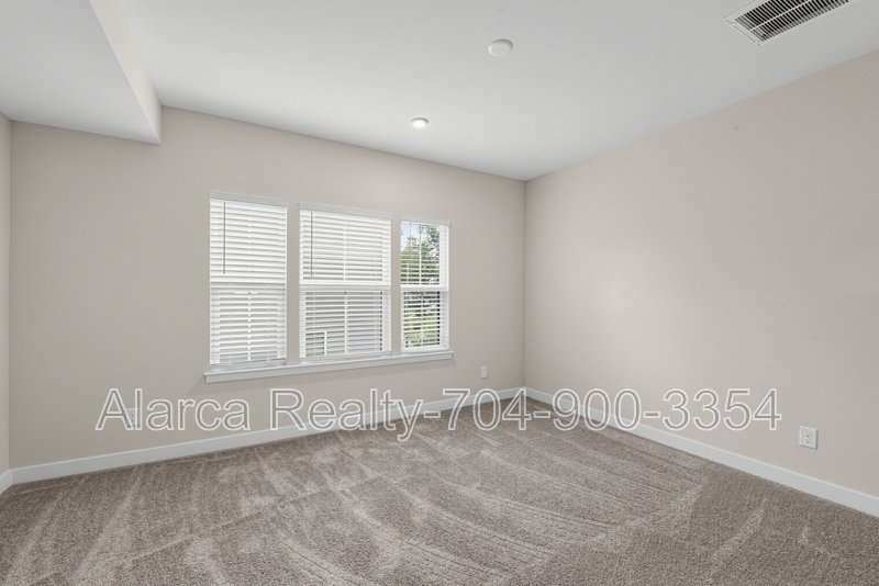 For Rent: 3737 S Tryon St Charlotte NC 28217 property image