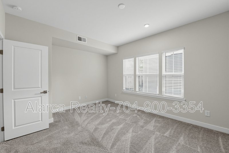 For Rent: 3737 S Tryon St Charlotte NC 28217 property image