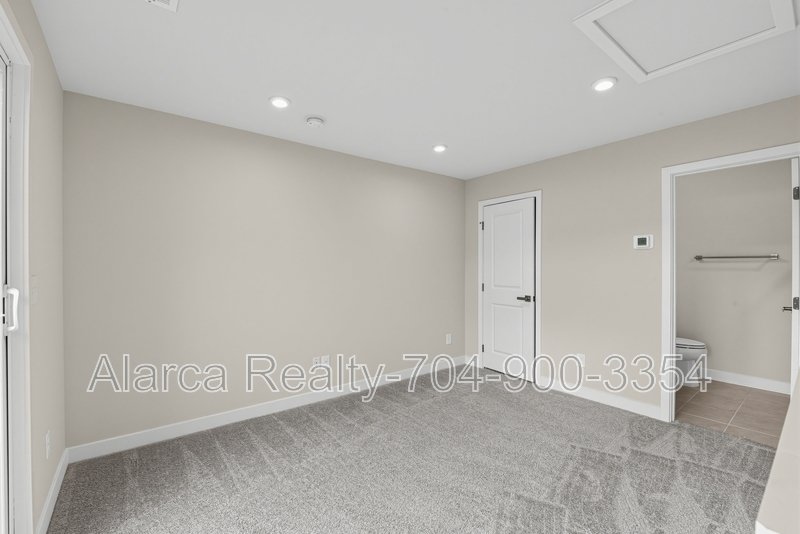 For Rent: 3737 S Tryon St Charlotte NC 28217 property image