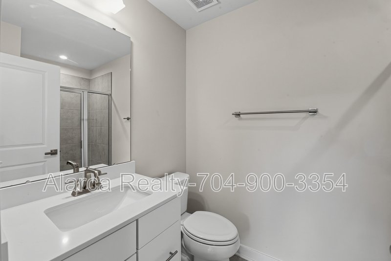 For Rent: 3737 S Tryon St Charlotte NC 28217 property image