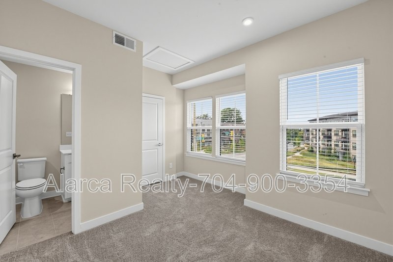 For Rent: 3737 S Tryon St Charlotte NC 28217 property image