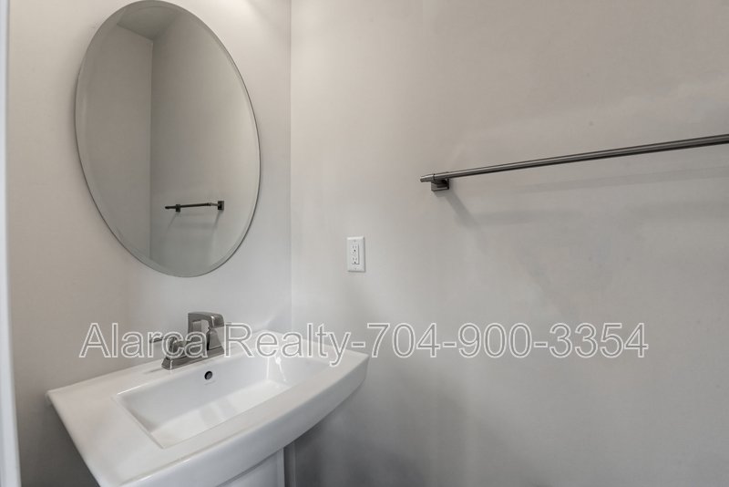 For Rent: 3737 S Tryon St Charlotte NC 28217 property image