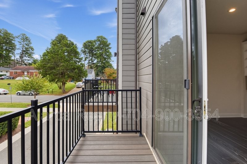 For Rent: 3737 S Tryon St Charlotte NC 28217 property image