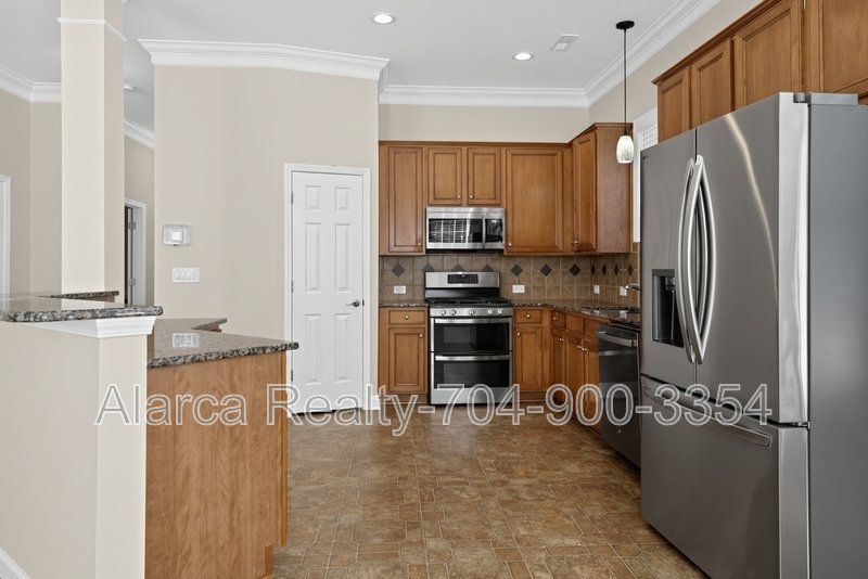 For Rent: 8532 Westmoreland Lake Dr Cornelius NC 28031 property image